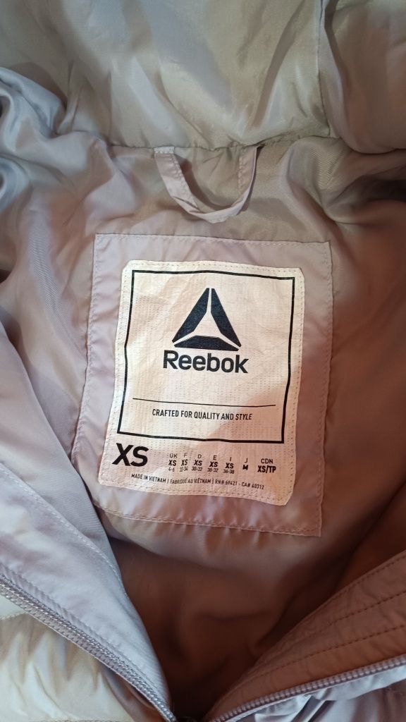 Продам куртку оригинал Reebok