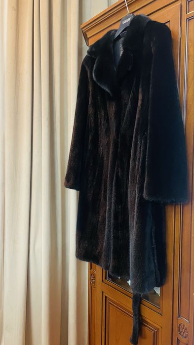 Шуба норковая-черная лама.