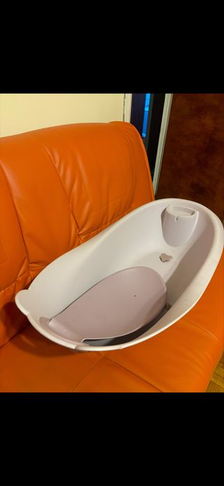 Cădiță pentru bebeluși cu reductor și suport antiderapant