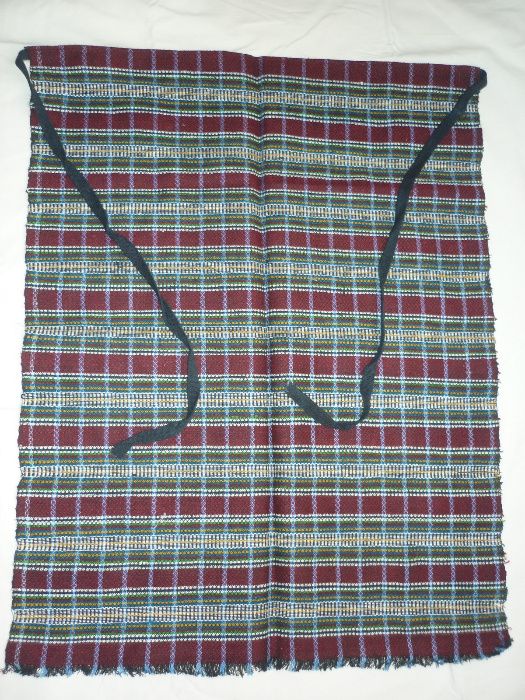 Ръчно тъкани котленски престилки с народни мотиви