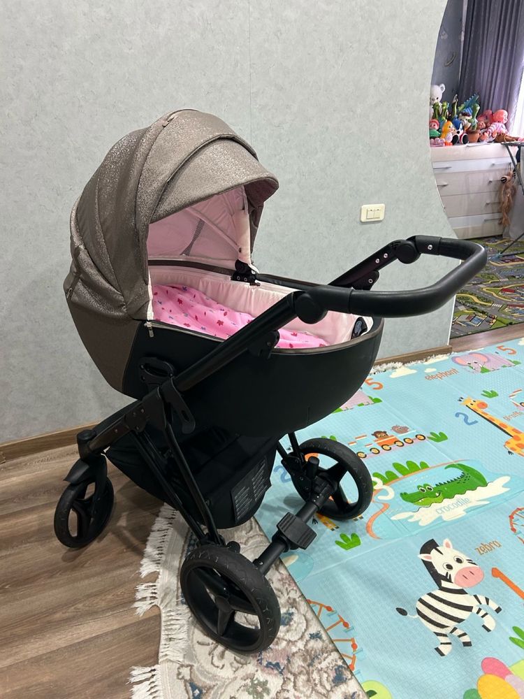 Продам почти новую каляску