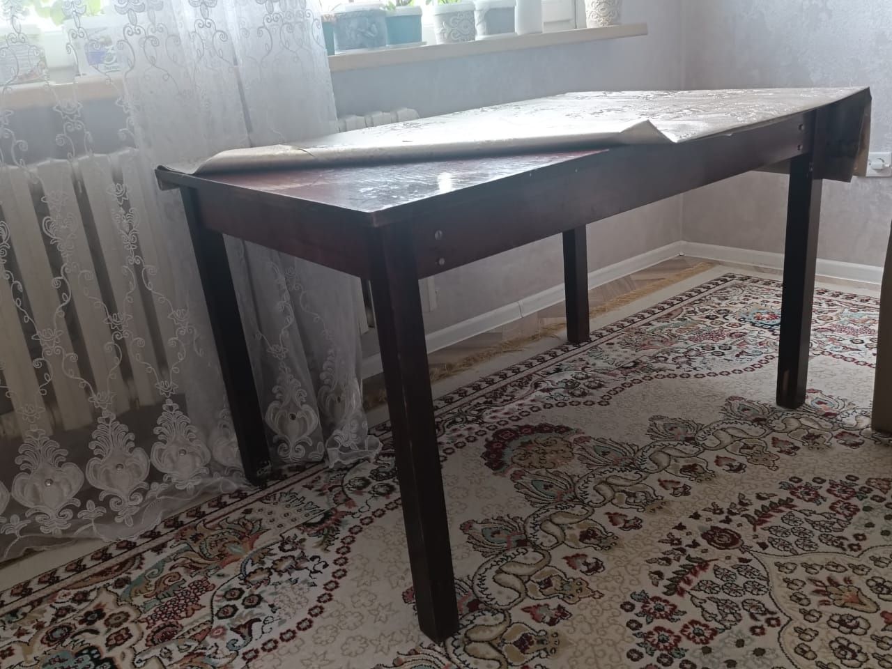 Стол гостинный старого образца
