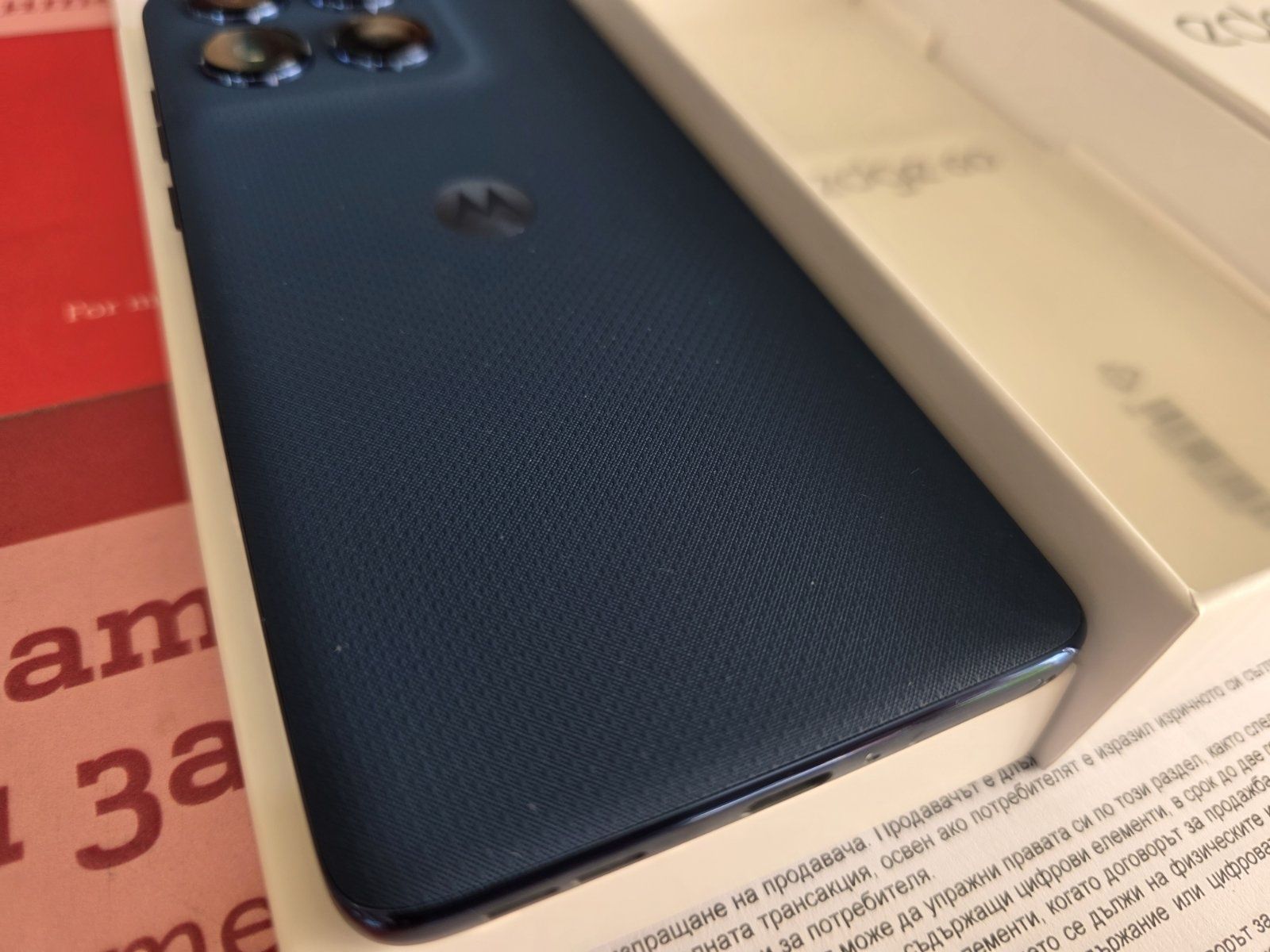 Motorola Moto Edge 60 8/256 , чисто нов , 3 години гаранция