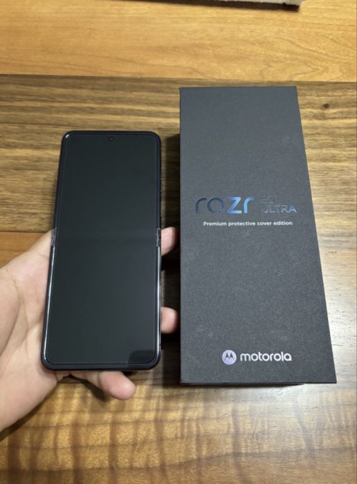 Motorola RAZR 50 ULTRA • 512 GB • 12 GB RAM • ca NOU • Garantie