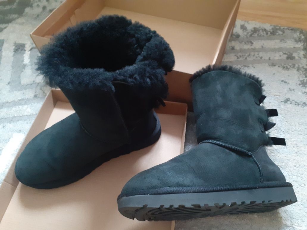 Vand UGG dama 300 lei