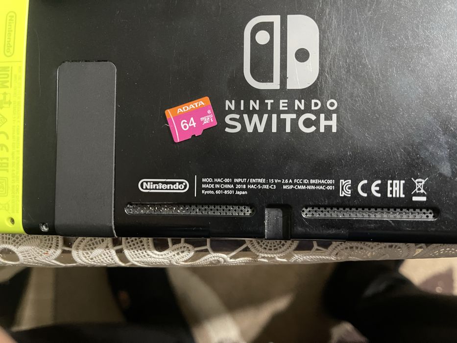 Nintendo swich + 64 GB микро сд карта подарък