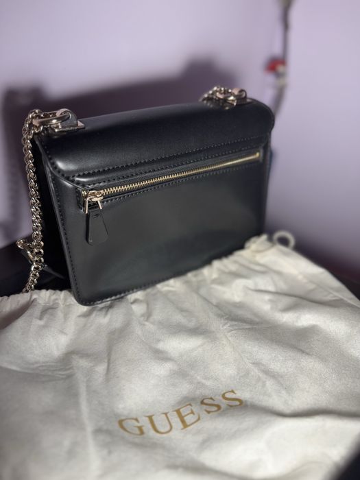 Черна чанта guess