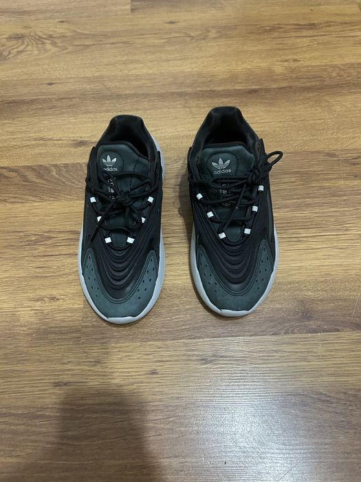 Adidas Ozelia маратонки