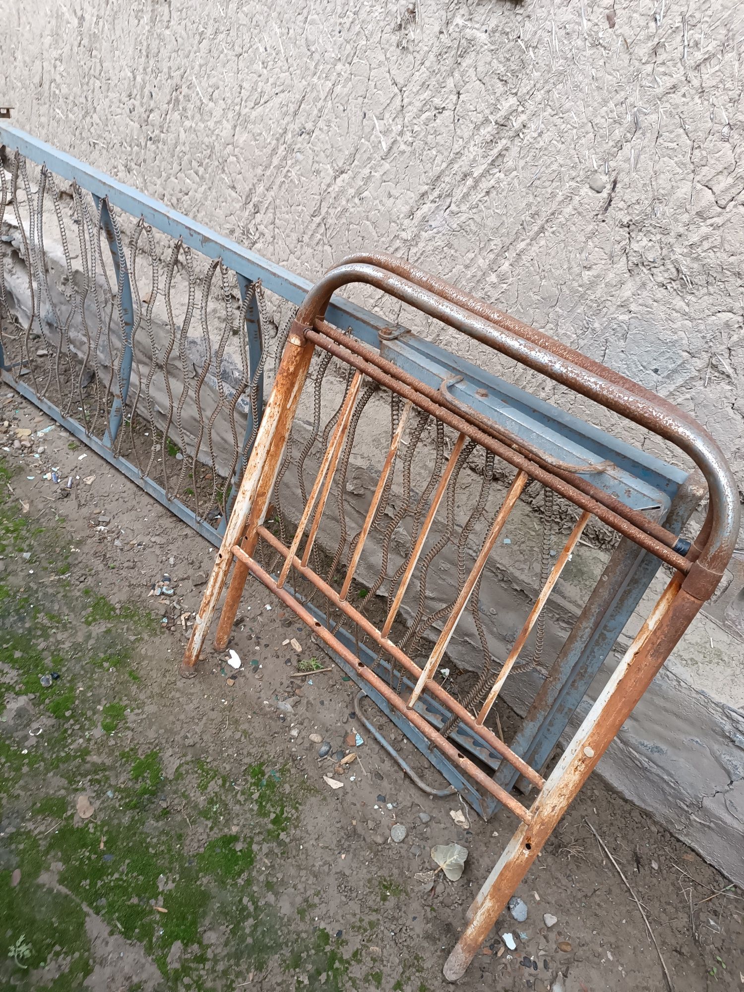 Кровать сотилади