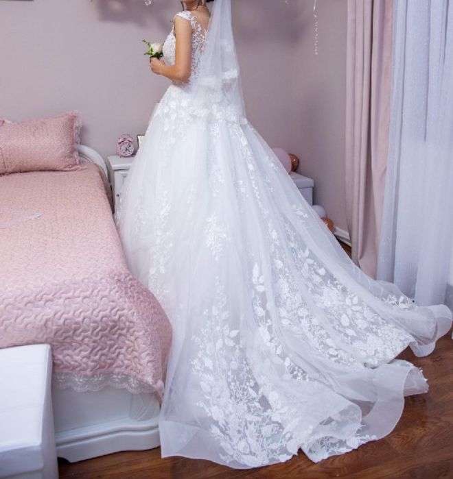 Vând Rochie/Rochita de mireasa