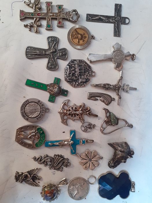 Lot cruciulite si pandantive