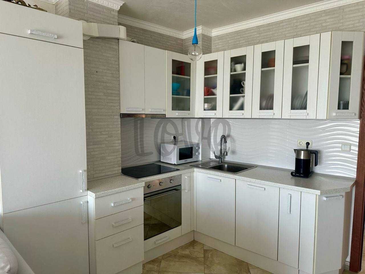 Продава се Тристаен апартамент в Варна, Галата - 100 кв.м за 1950 €/кв.м - Снимка #1