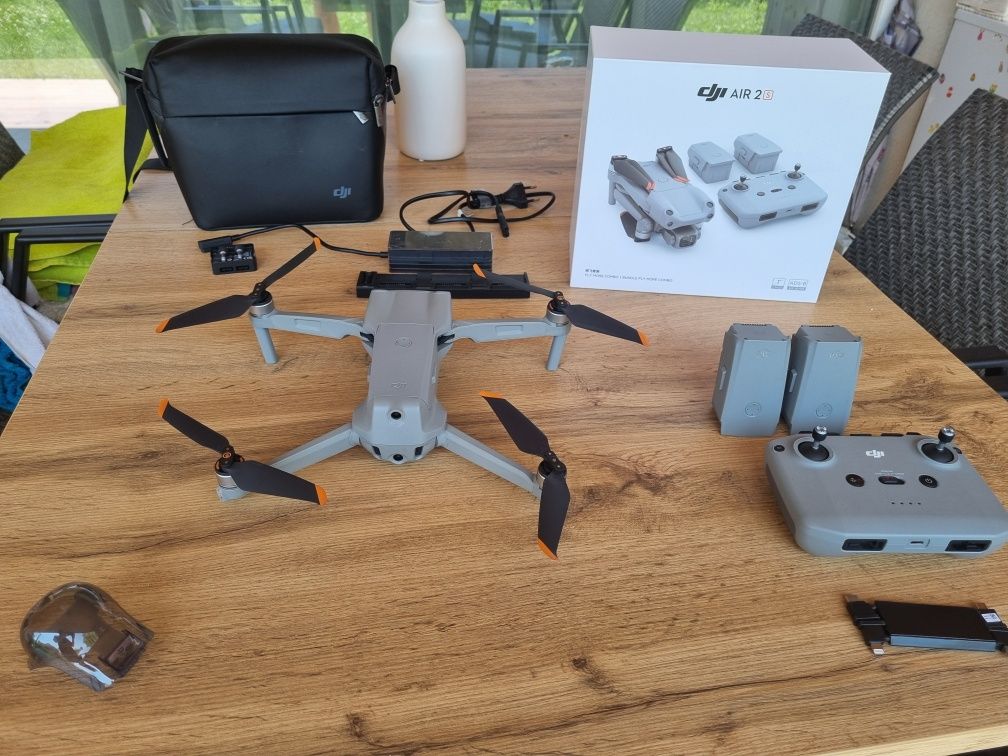 Drona Dji Air 2S Fly More combo