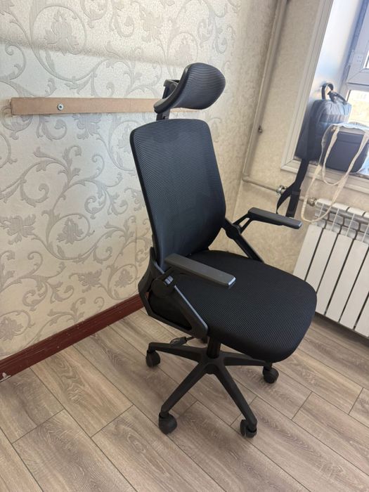 Офисное кресло новый