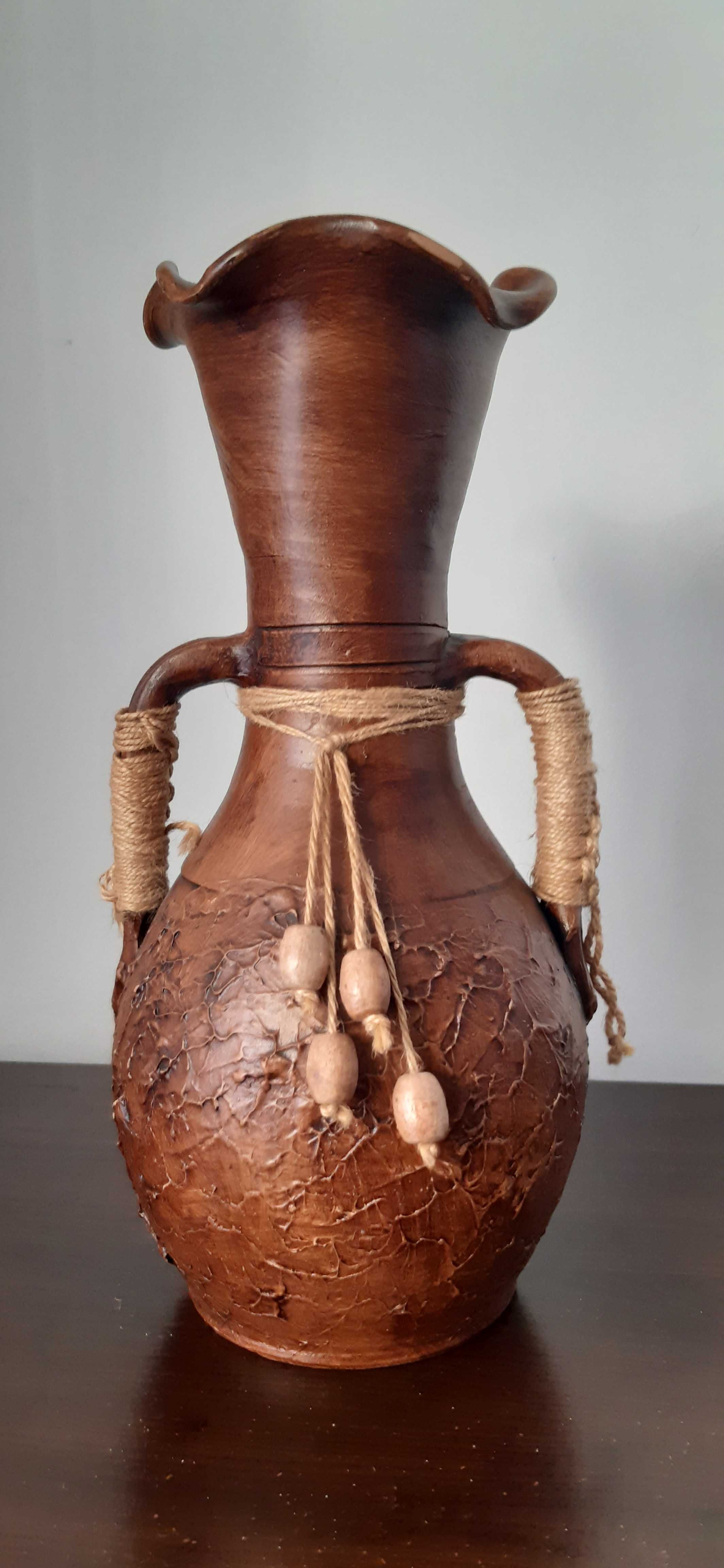 Vază de Marginea, ceramică decorativă cu sfoară și bile