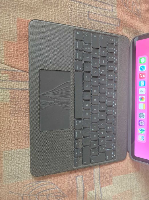 Husa Logitech Combo Touch iPad Pro 12.9 inch (5th & 6th generation)