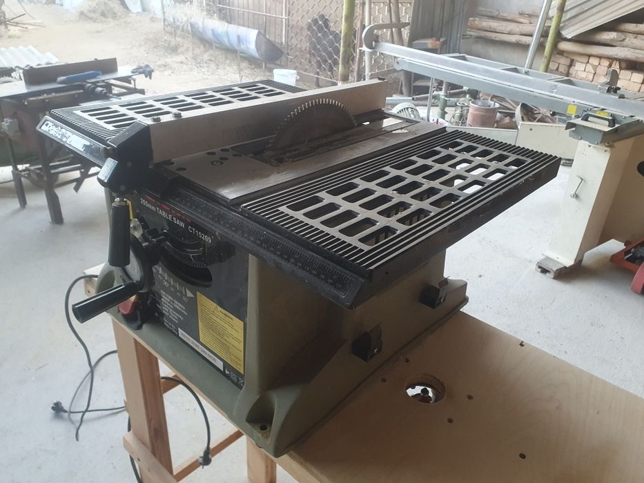 Crown CT15209 table saw arra sotiladi