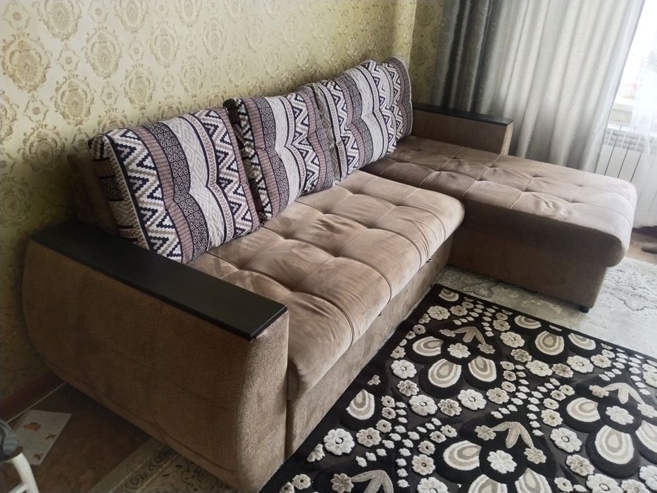 Продается диван Г образный торг уместен