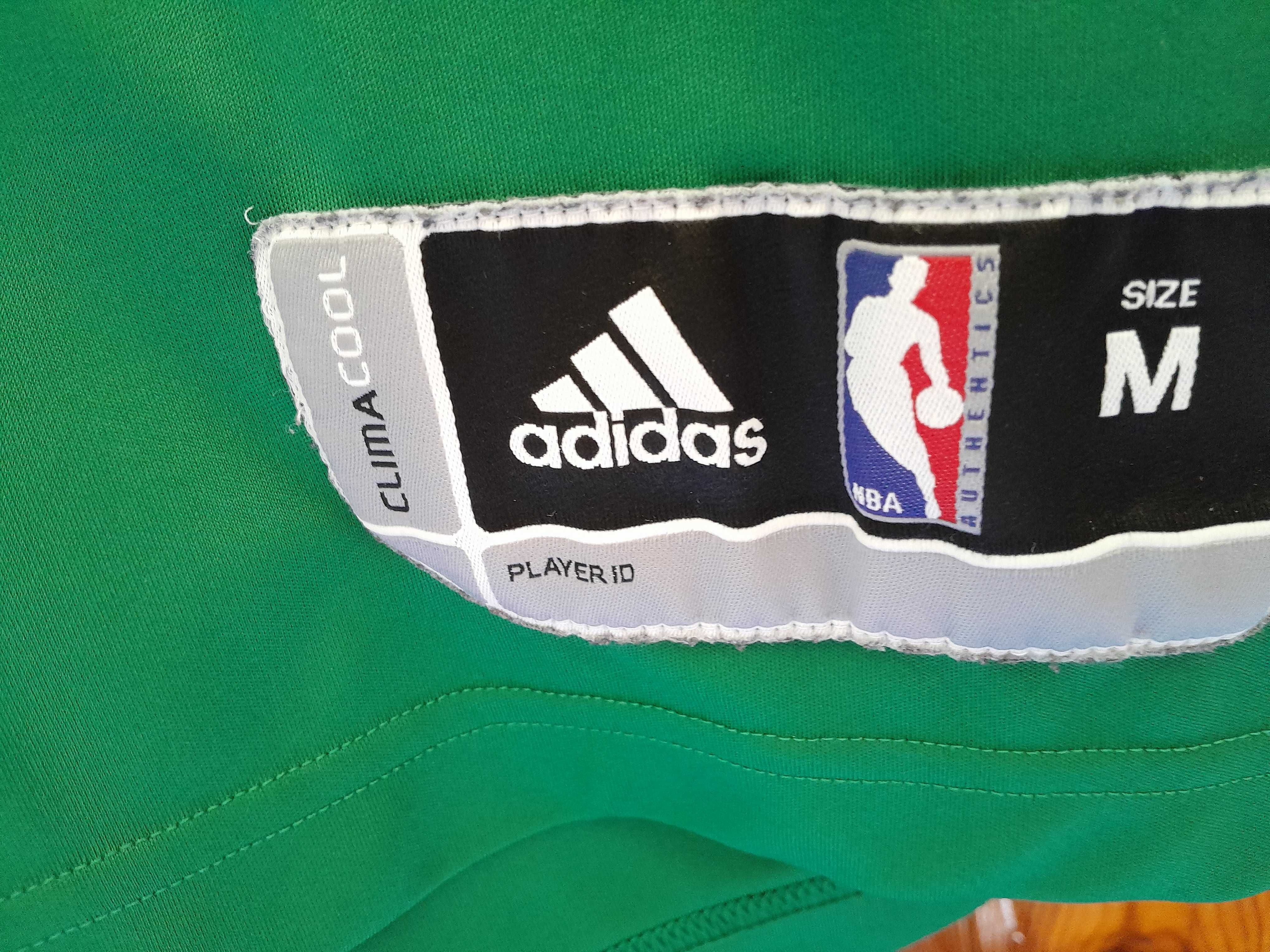Продавам баскетболна тениска Boston Celtics