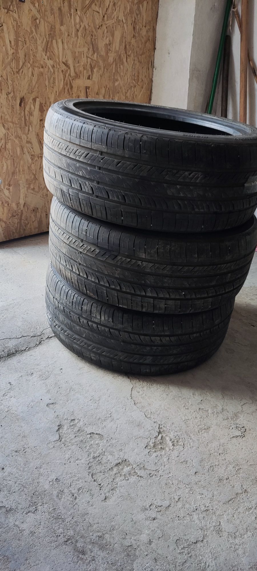 Резина 245/45R19