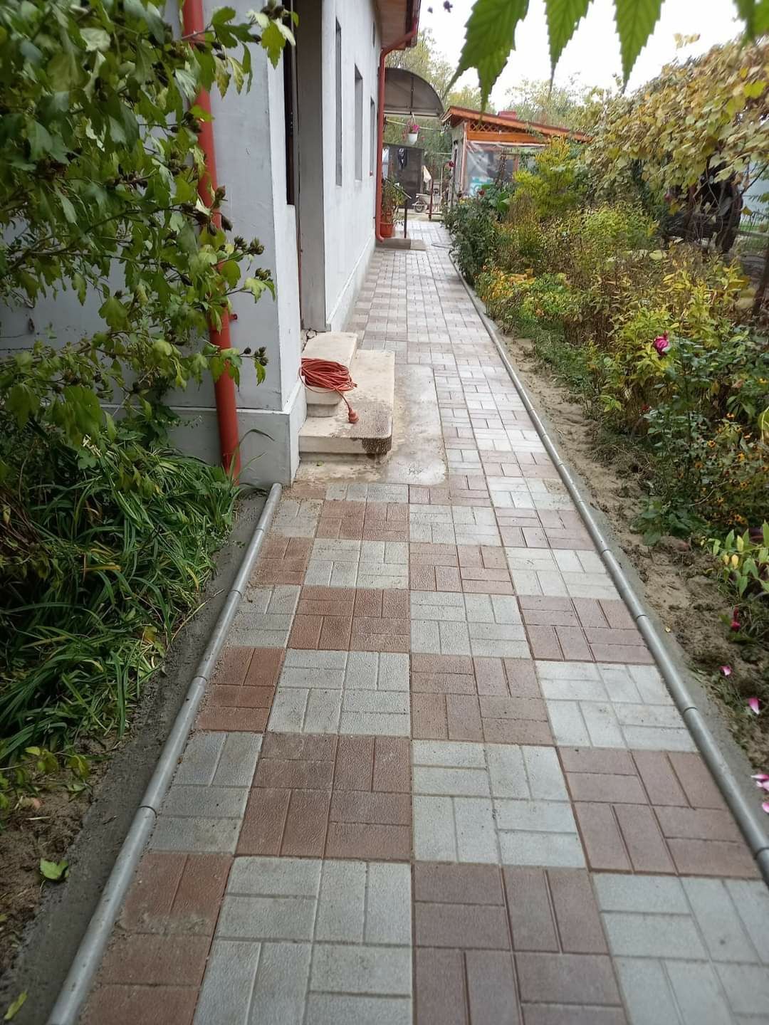 Pavaje și pavele din fabrica Diverse modele și culori Asiguram montaj