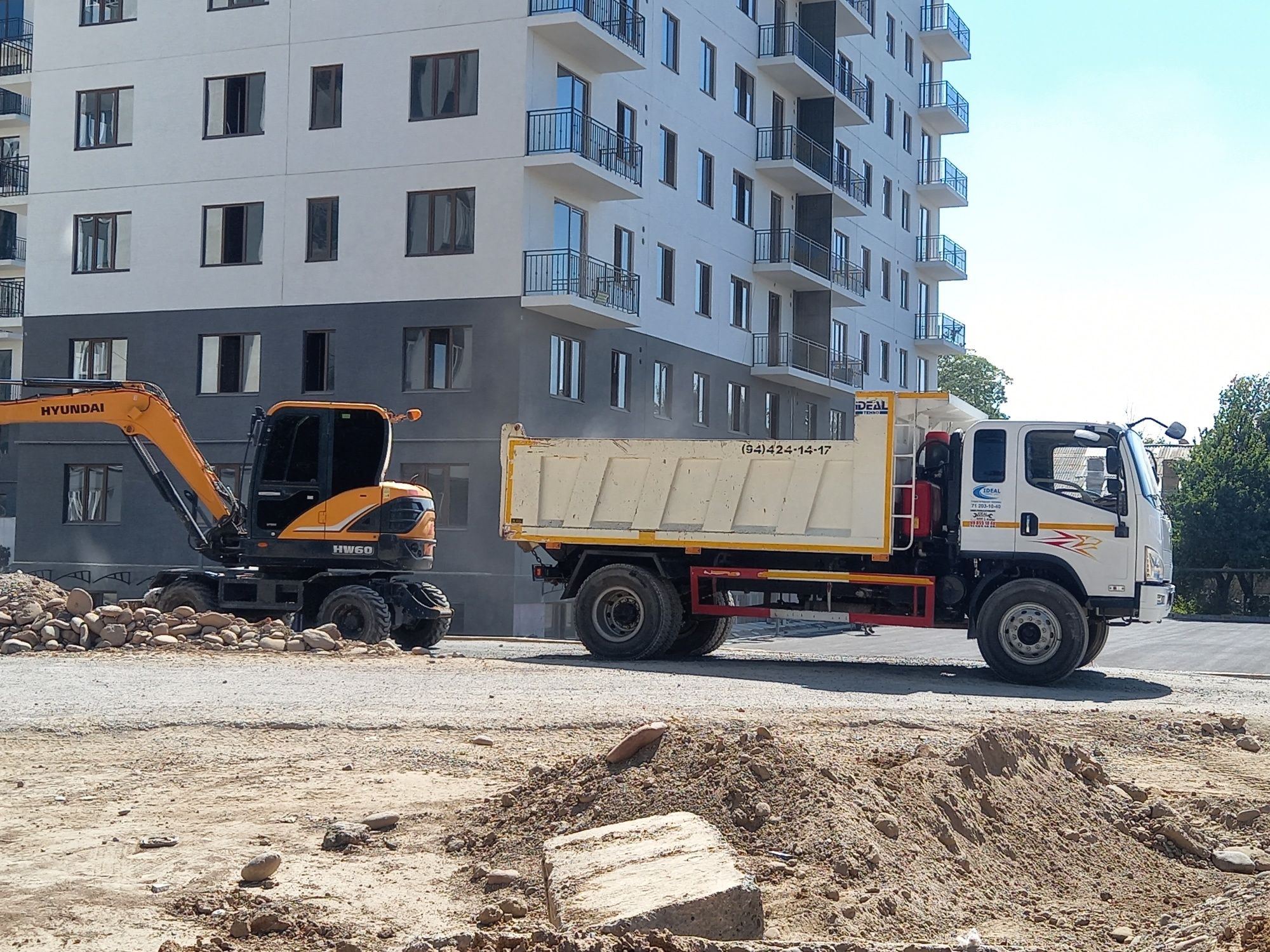 Услуги техники самосвала и эксковаторы