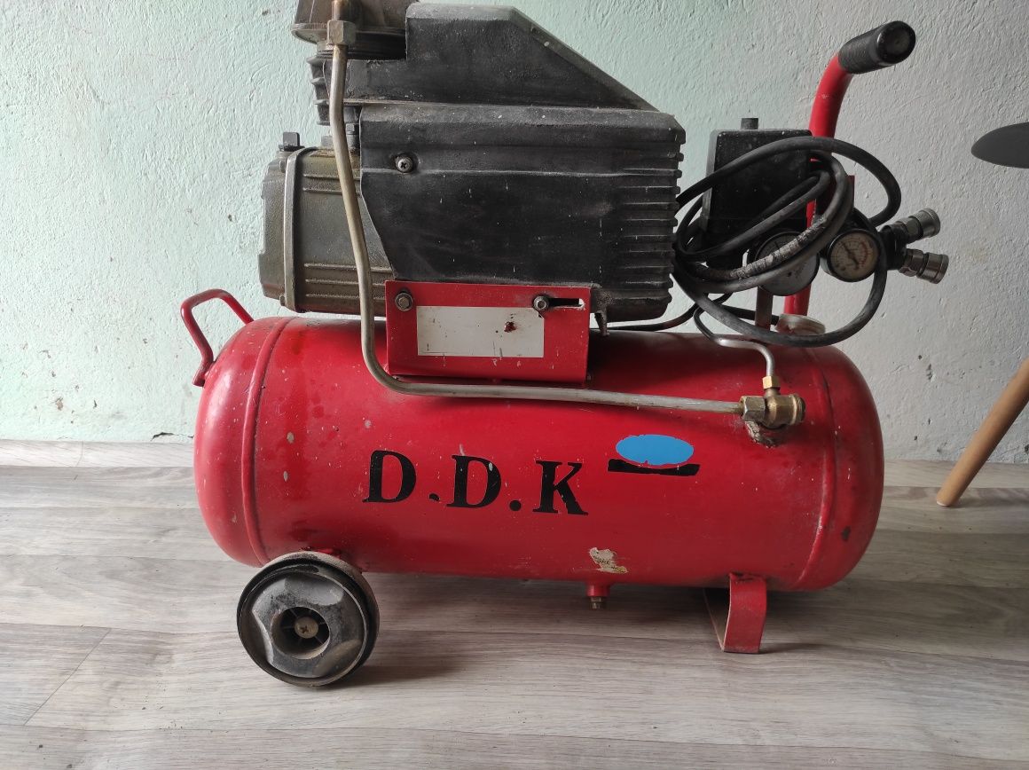 Компрессор 2 шт сотилади Kompressor sotiladi 2 dona  EPA 50 L va 30 L