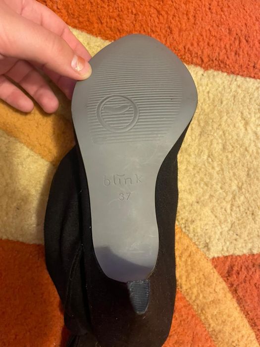 Pantofi cu toc din catifea