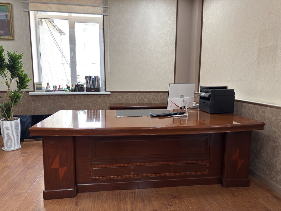 Стол директора/ рабочий стол для дома