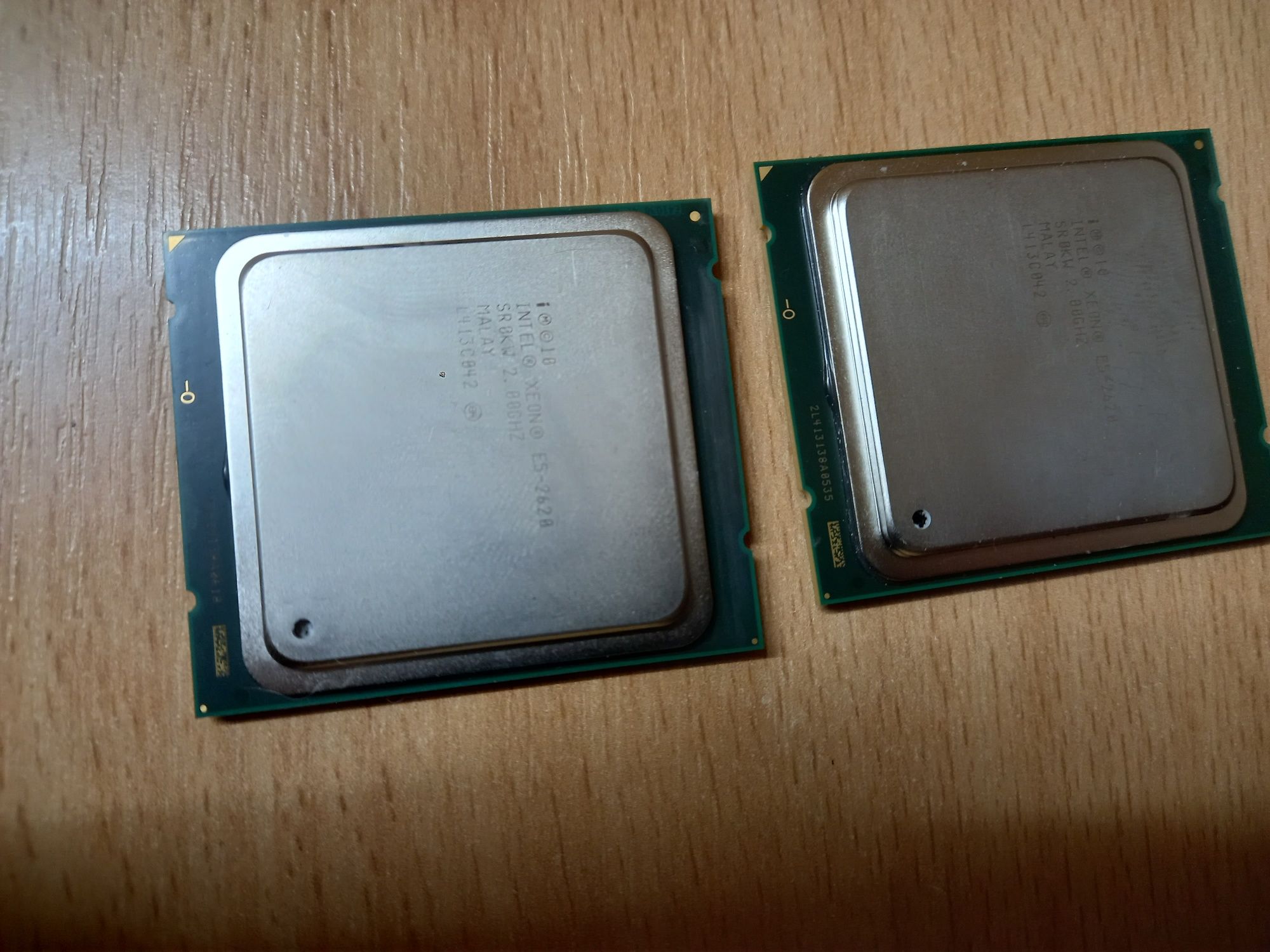 2 procesoare intel xeon E5-2620 120 de lei amandoua