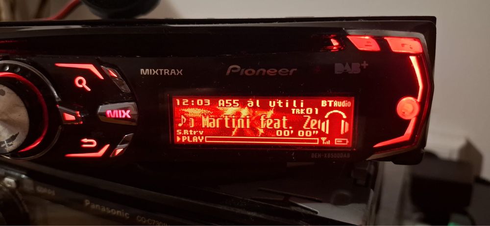 Pioneer , Alpine sau Kenwood BT