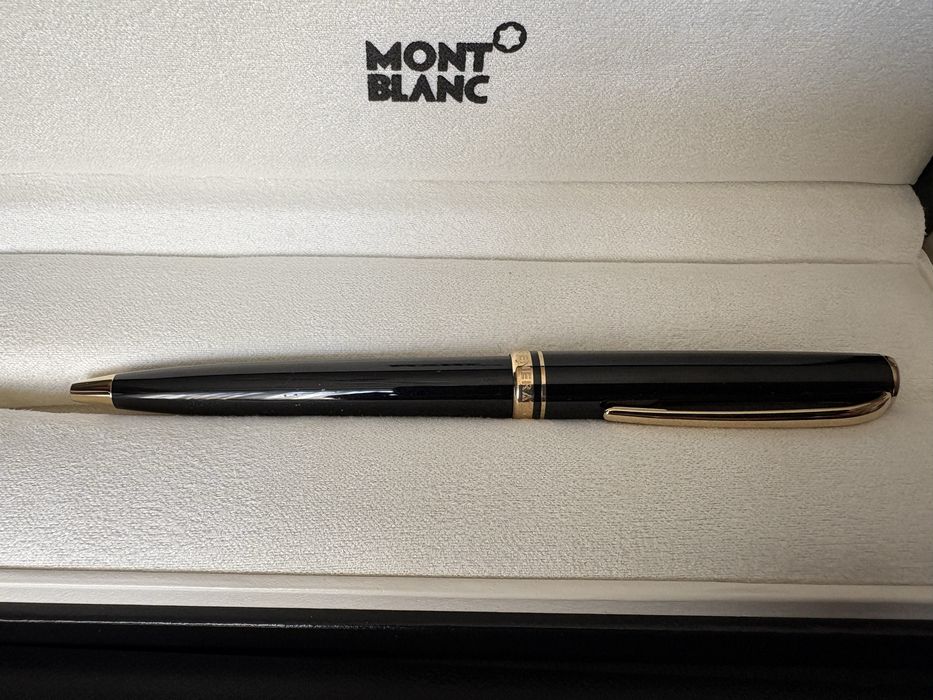 Mont Blanc Model	M13209 nou  cu cutie