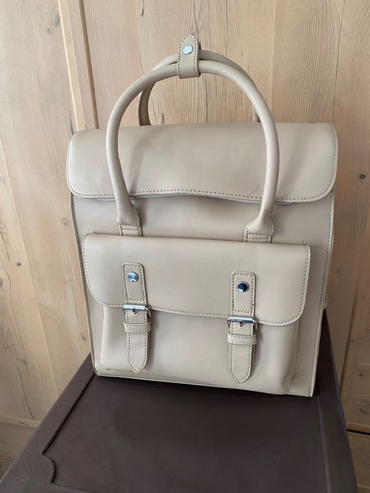 Infinity кожена раница