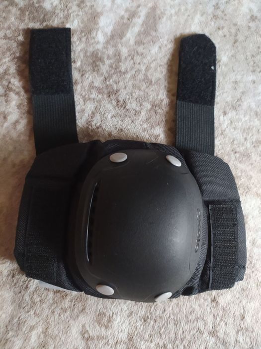 Протектори за китки, лакти и коленаю