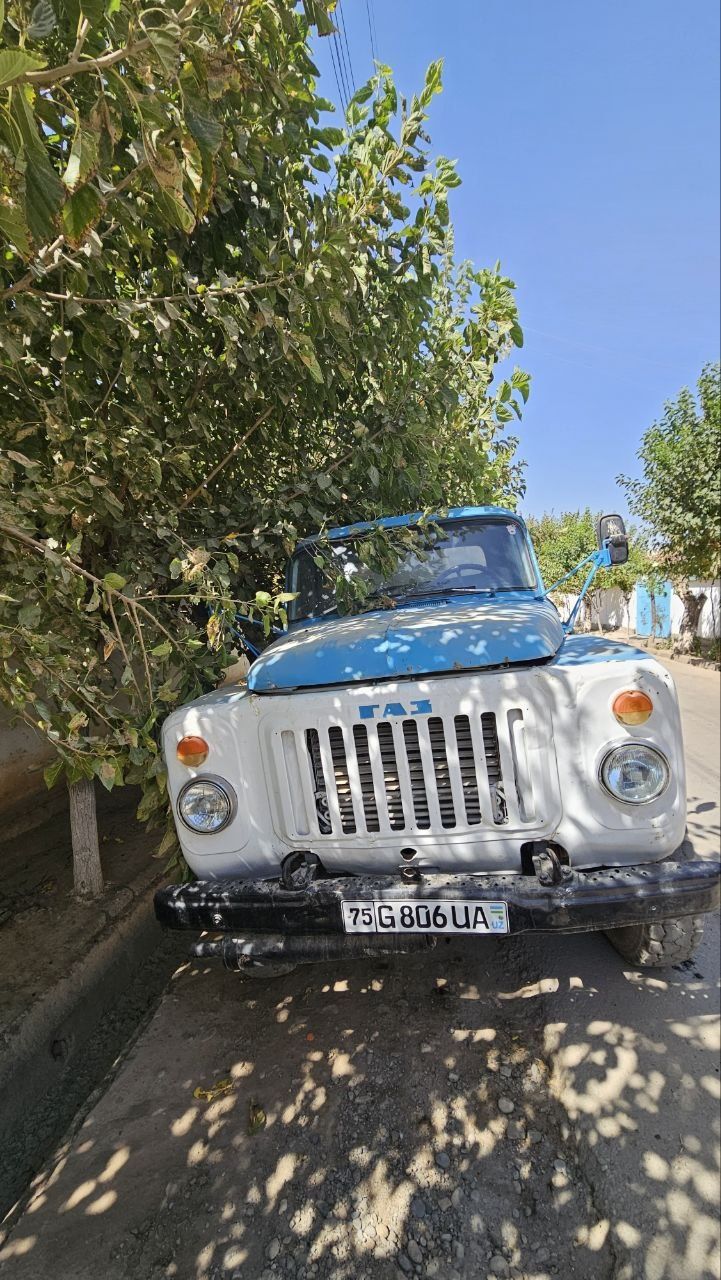 Suv mashinasi sotiladi