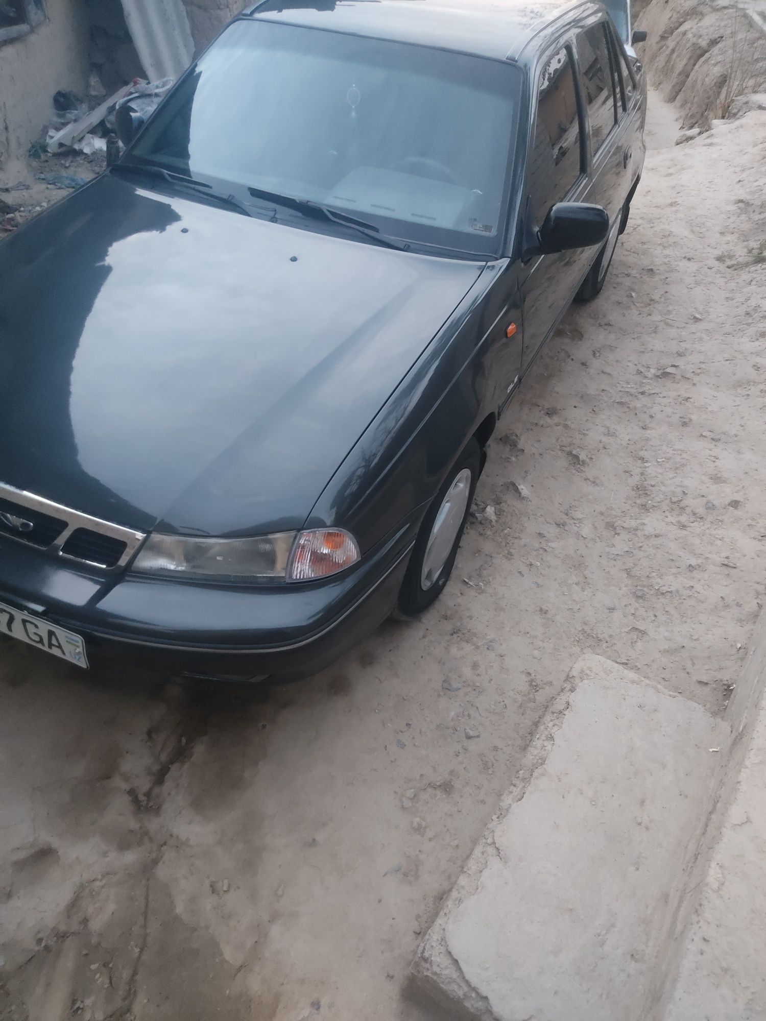 Nexia 1 2004 sotiladi