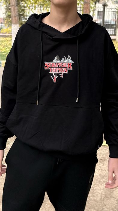 Свитшоты и худи по мотивам Stranger Things.