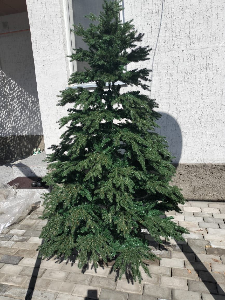 Продам елку в хорошем состоянии