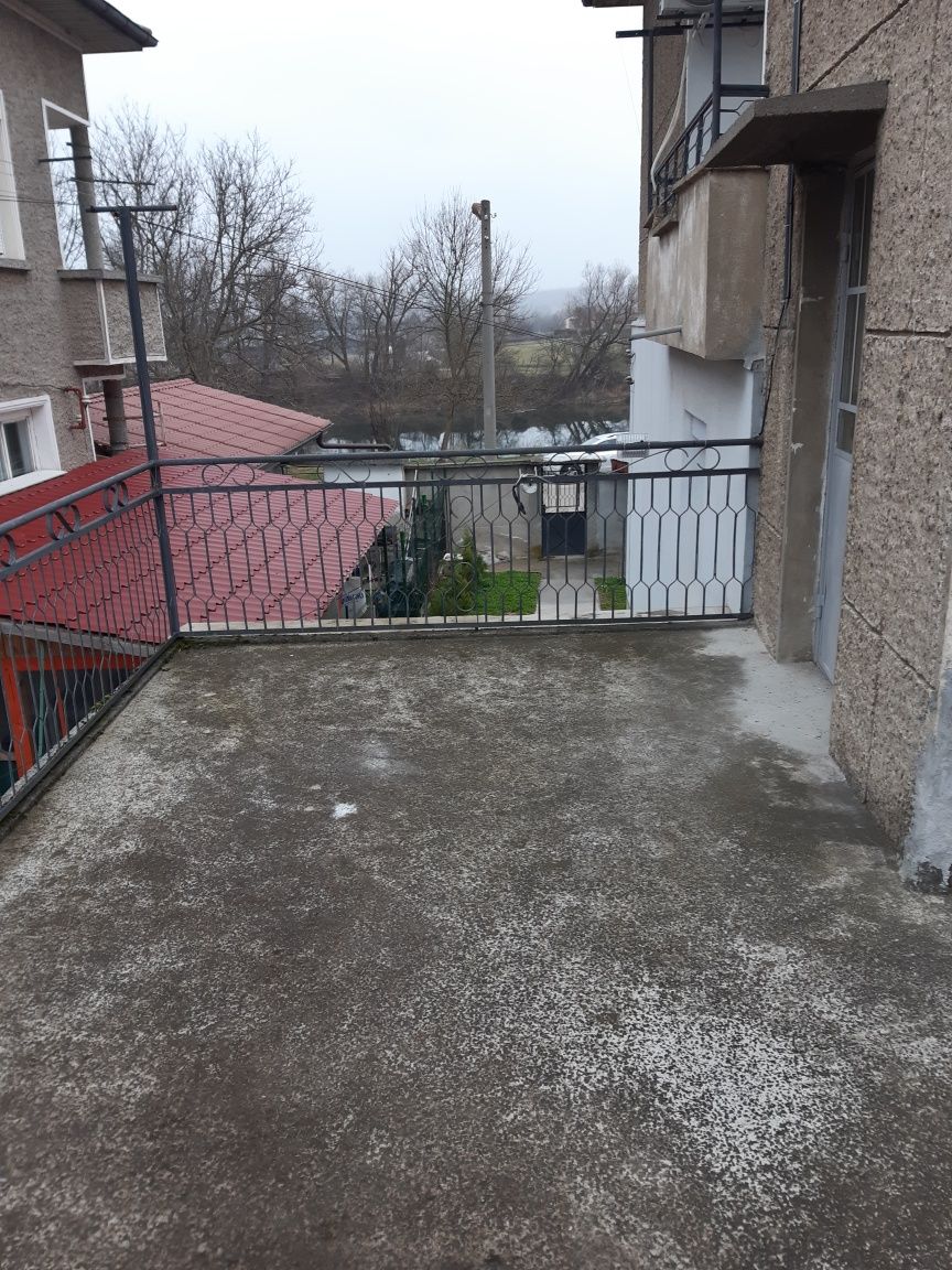 Самостоятелен етаж от къща в гр.Севлиево