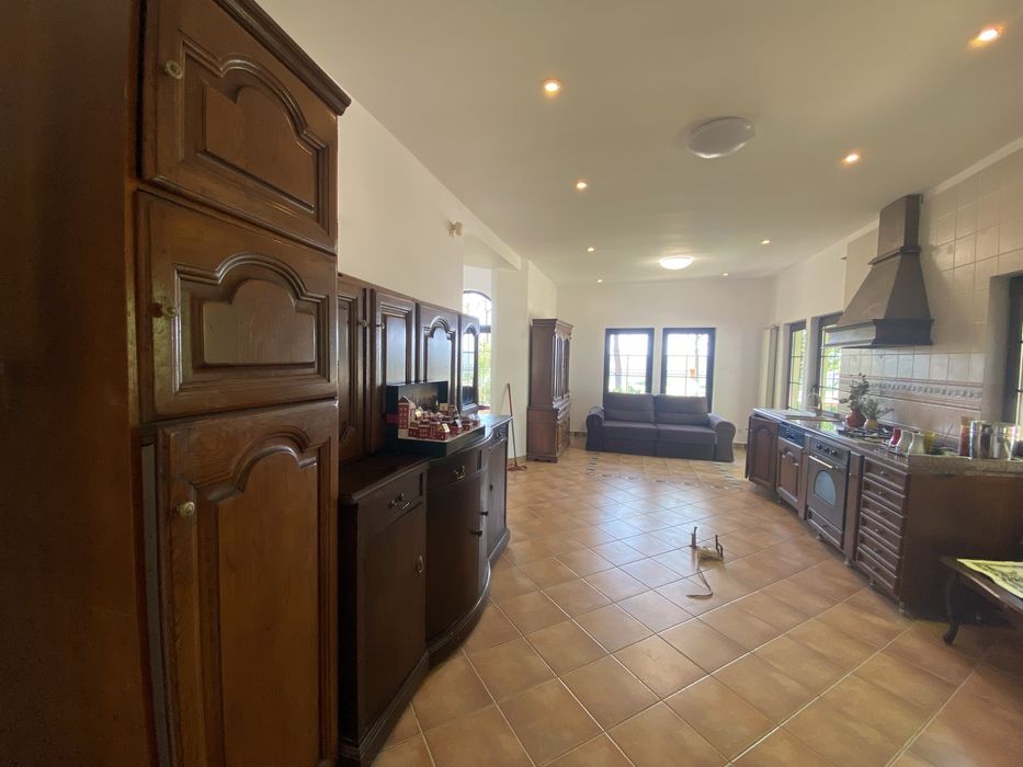 Bucatarie completa pe 2 pereti, lungime de 5m, chiuveta, aparate