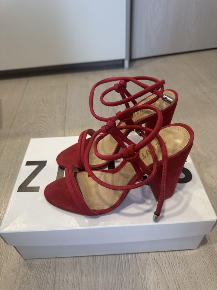 Сандали Schutz червени