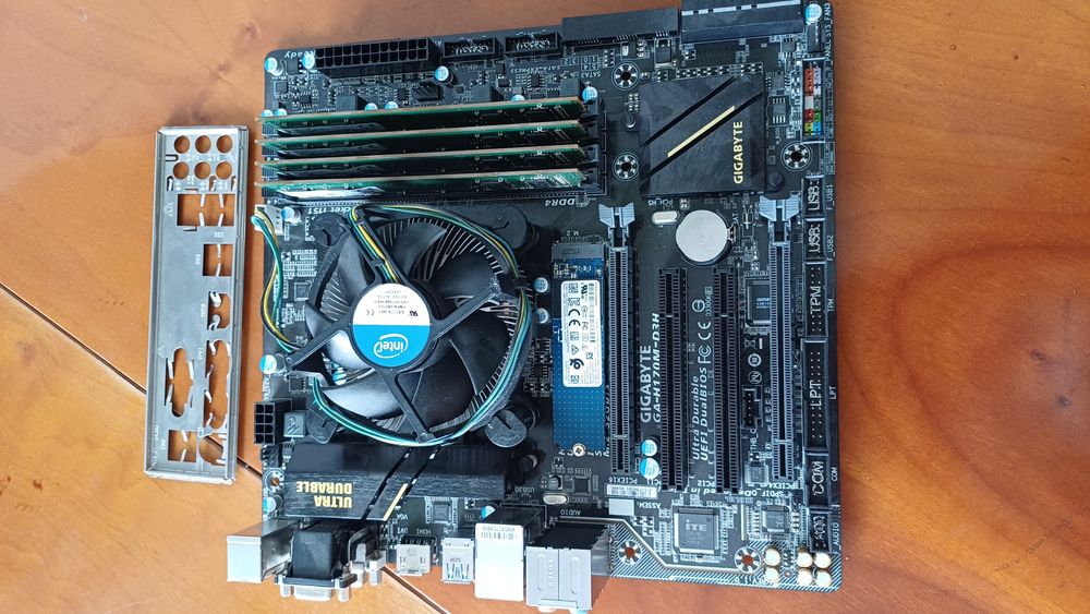 Kit Placa Gigabyte GA-H170M-D3H+Intel I7 6700+16Gb ddr4+SSD256+Cooler