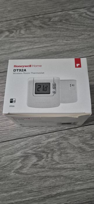 Termostat wireless Honeywell + kit de evacuare Ariston