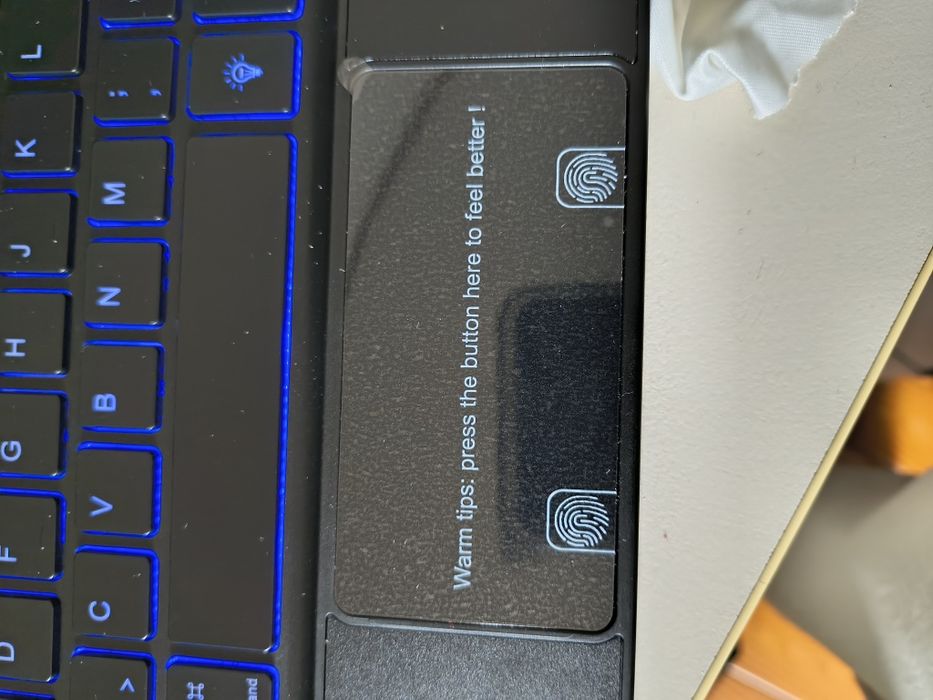 Vând husa tastatura cu trackpad pentru iPad