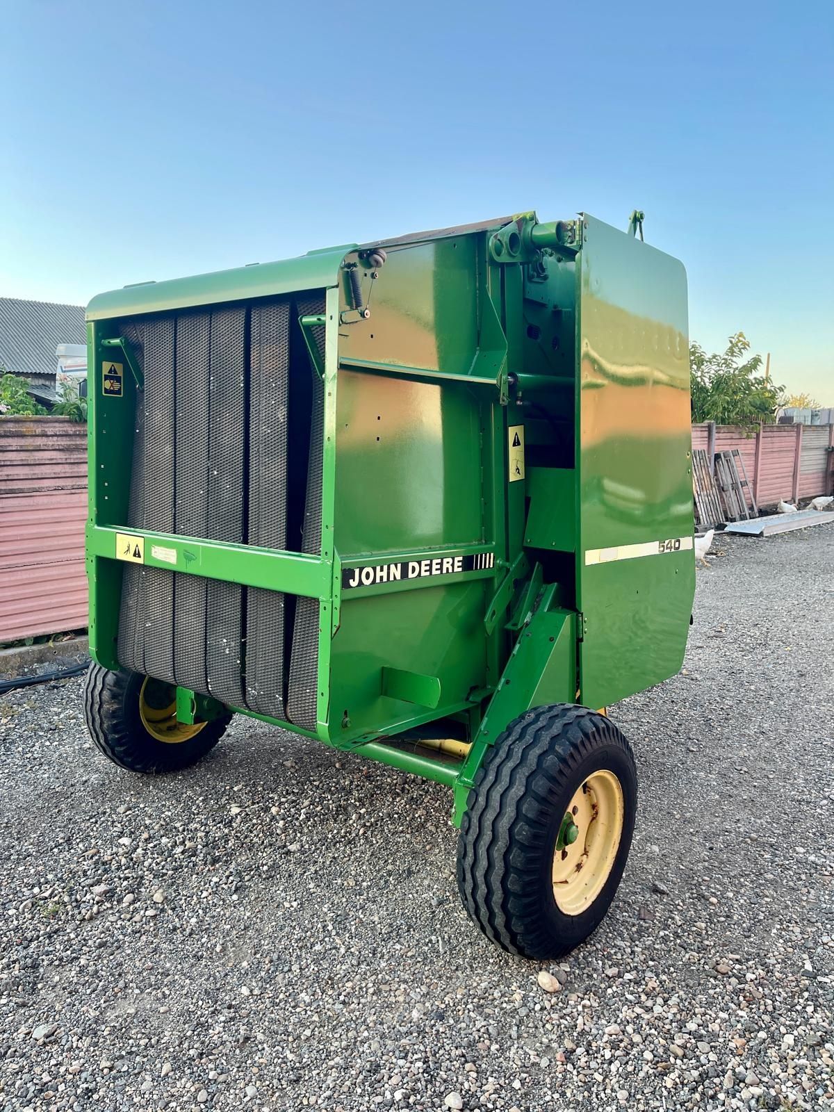 Vand presa de baloti rotunzi balotiera John Deere 540 mica de deal