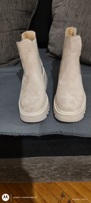 Дамски велурени боти