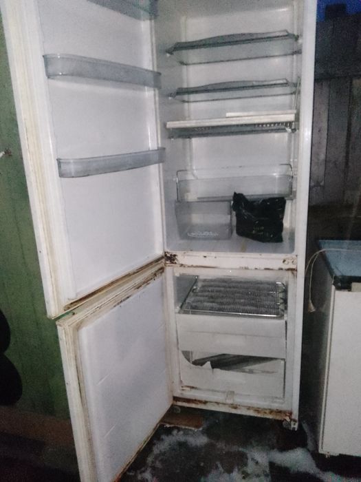 Продам холодильник