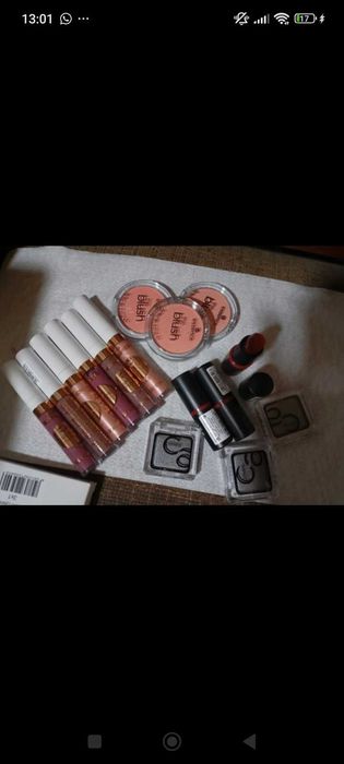 Vând produse make up