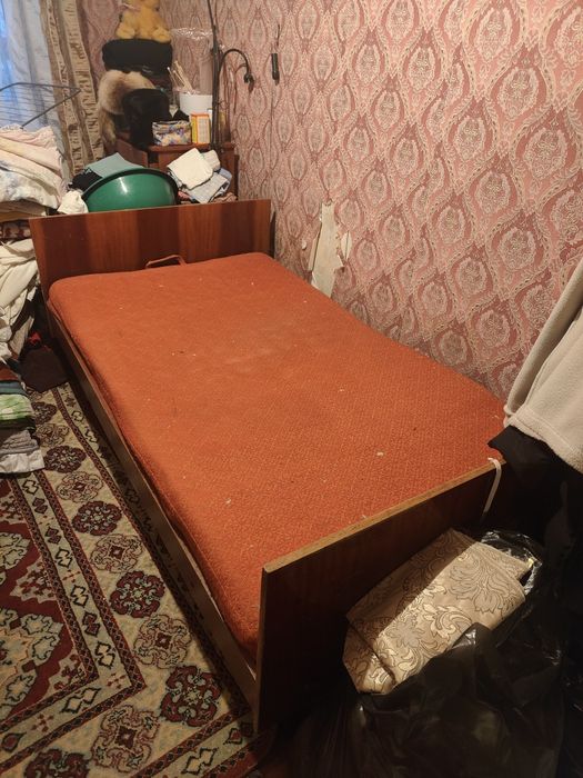 Крова полутора спальная деревянная продается