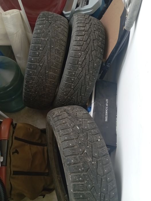 Шины зимние R 14 в отличном состояний